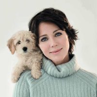 portrait-ildiko-von-kuerthy-mit-hund.jpg Portrait Ildiko von Kürthy mit Hund